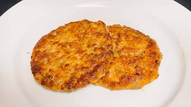 2 TURKEY SAUSAGE PATTIES.